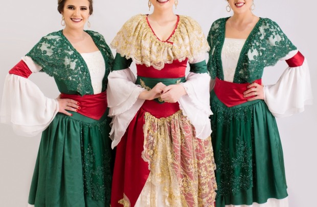 2016 / RAINHA: Bruna de Marco / PRINCESAS: Laura Zanella, Priscila Bataglia Orso